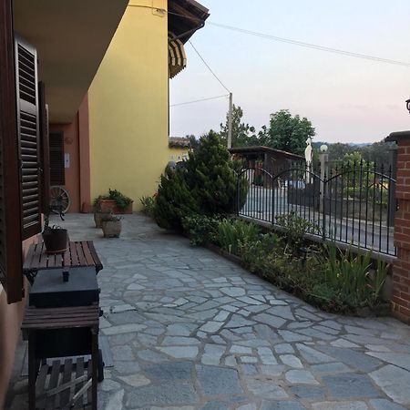 Maison d'hôtes Relax Nel Noccioleto à Novello Extérieur photo