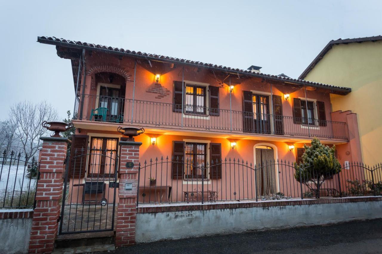 Maison d'hôtes Relax Nel Noccioleto à Novello Chambre photo